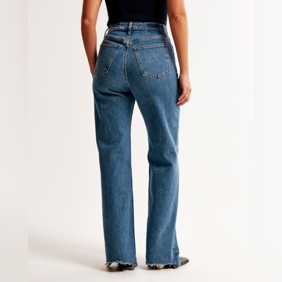 NWT Abercrombie & Fitch Curve Love High Rise 90s Relaxed Jean sz 22 - Picture 1 of 9